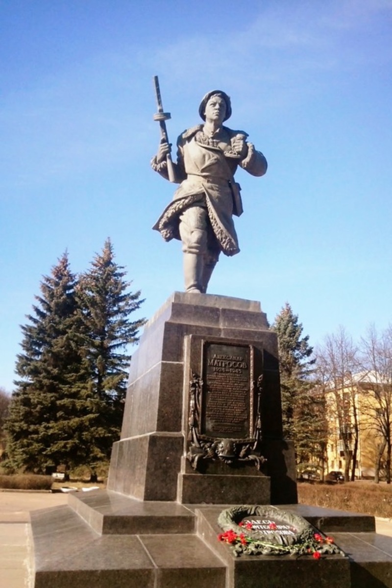 Big_pamytnik_aleksandr_matrosov_pskov