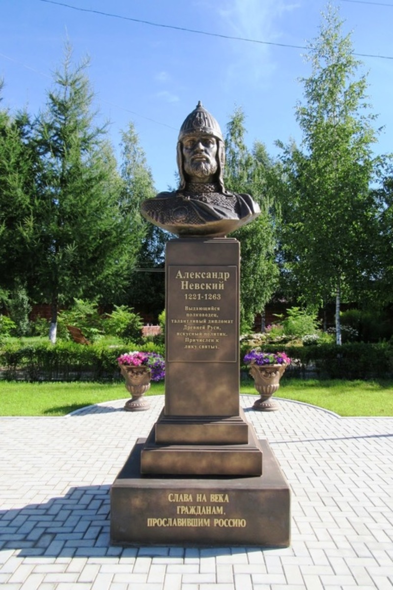 Big_bust_alek_nevskiy
